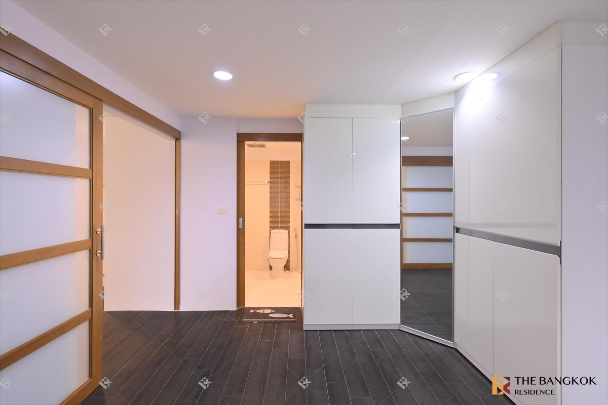 รูป 💥 Must Sell! Rare Spacious Unit at Asoke Tower near Mrt Phetchaburi - รูปที่ 5/10