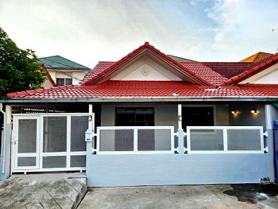 Twin houses for sale Rubberland : Twin house for sale in Chokchai Village 2, Soi Wat Khao Noi, Pattaya, Chonburi.
