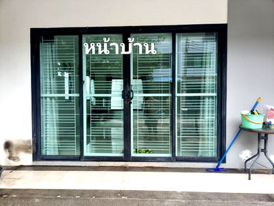 Townhouses for sale Suwannaphum International Airport : Townhouse for Sale – The Story Townhome, Kanchanaphisek 39, Dokmai, Prawet  • 3 beds • 2 baths • Land size: 27.4 sq.wah  • Corner unit (end house)