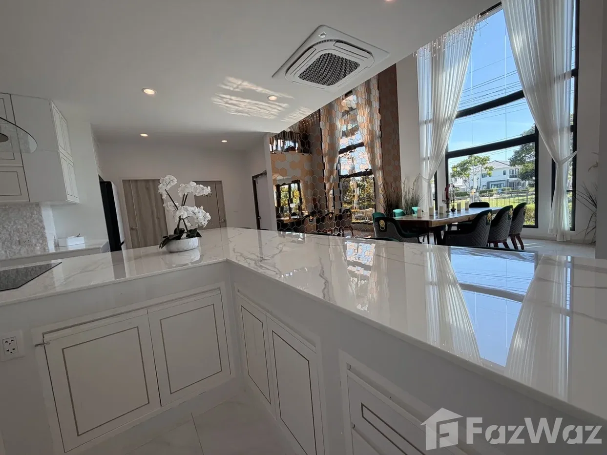picture LUXURY LAKE FRONT 6-BEDROOM RESIDENCE 6042579 - 17/101
