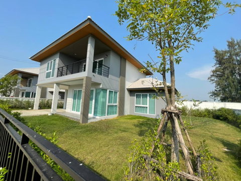ขายบ้านเดี่ยว หมู่บ้าน ดิ เอ็กซ์เทนโซ เลียบวารี หนองจอก Tel.099-998-3897
