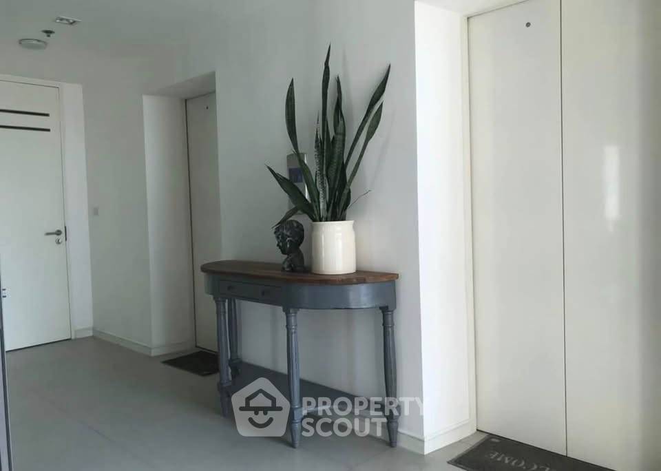 picture 37th-Floor 2-BR Condo At Star View, Phra Ram 3 (ID 2653583) - 10/11