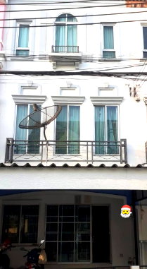 ทาวน์โฮมให้เช่า : 🏡 ให้เช่าทาวน์โฮม 3 ชั้น บ้านกลางเมือง ลูเซิร์น สุขุมวิท 77 3 ห้องนอน 3 ห้องน้ำพร้อมเข้าอยู่ ทำเลดี ใกล้เมือง ✅