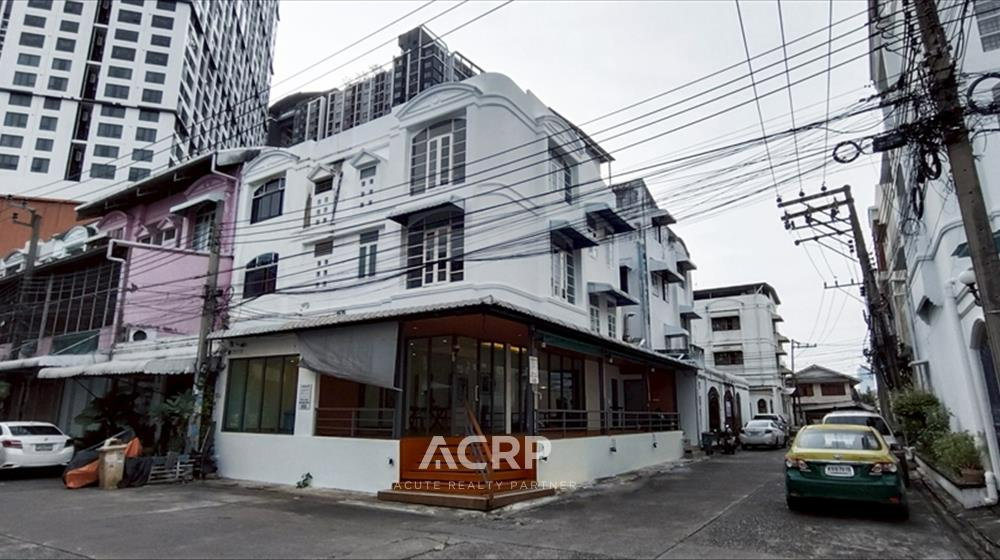 รูป ขาย ทาวน์โฮม 3 ชั้น หลังมุม ทำเลดี พระราม 9 ซอย 11 เหมาะทำร้านอาหาร คาเฟ่ - รูปที่ 1/8