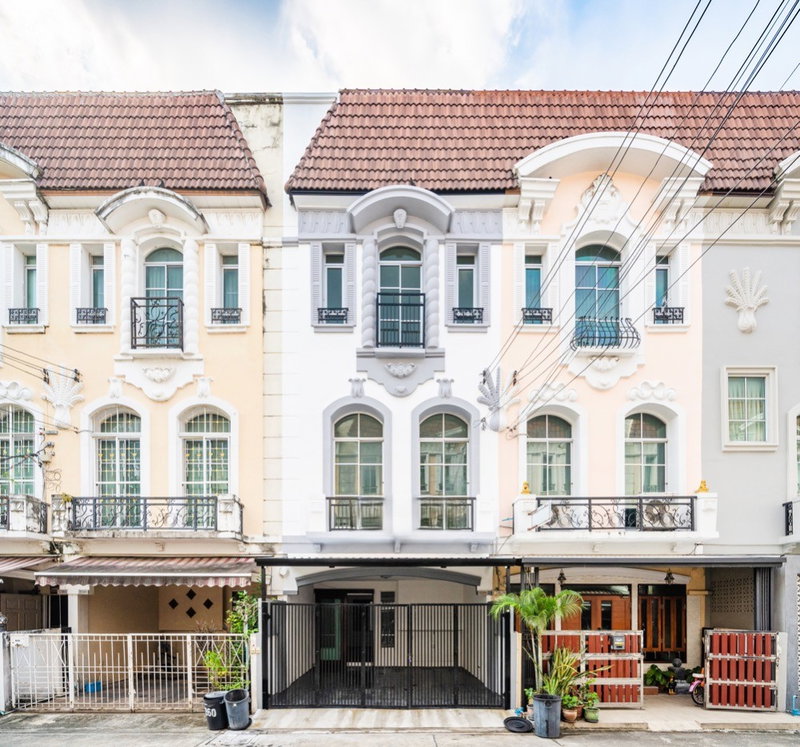 Townhouses for sale : S1070 🏡 3-story townhome for sale, Baan Klang Muang Monte Carlo Ratchavipha, near the Si Ratch Expressway. Only 6.59 million baht.