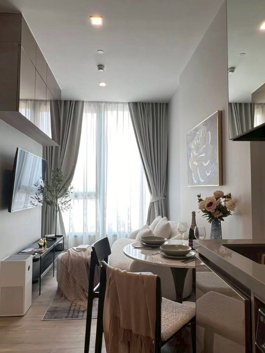 picture The Crest Park Residences - 1/8