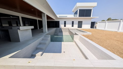 Land with House for Sale on 6.57 Rai in East Pattaya