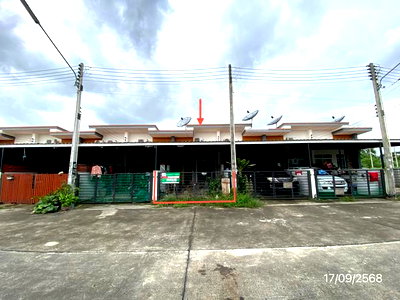 Townhouses for sale : TOWN HOUSE 18 Sq.w. Si Racha Chonburi for 985,000