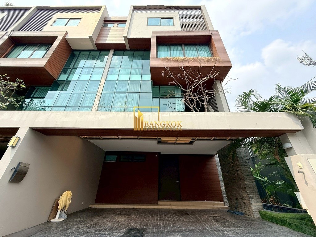 picture  Park Lane - Beautiful 3 Bed Townhouse in Luxury Ekkamai Compound - BR8685TH - 1/47