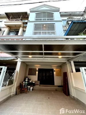 Townhouses for rent วิทยาลัยดุสิตธานี : Rent or Buy This Sophisticated 220 SqM Townhouse! 1391730