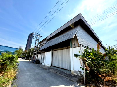 Land for sale Tesco Lotus Srinakarindra : S-LPSSP101 For Sale: Land with existing building on Soi Sridan 3/1, Intersection 3. Two adjacent plots totaling 202 square wa. Price: 16 million baht. 