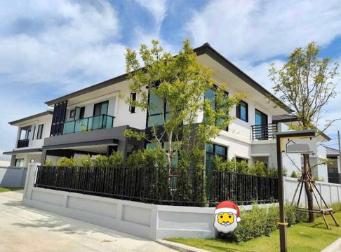 #ให้เช่าบ้านเดี่ยวหลังใหญ่ 2 ชั้น โครงการบริทาเนีย บางนา-สุวรรณภูมิ กม.26 สไตล์ Modern British Luxury 4 ห้องนอน 5 ห้องน้ำ ใกล้ทางด่วน Central Village