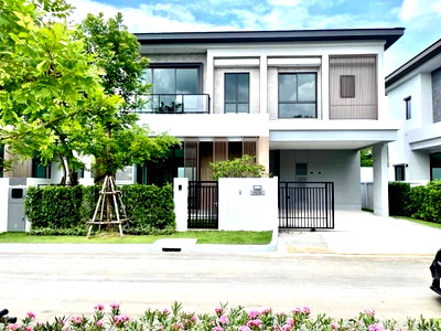 เช่าบ้านเดี่ยว เซ็นทรัล พลาซ่า บางนา : P0575/ให้เช่า บ้านเดี่ยวหรู Bangkok Boulevard บางนา กม.5 พร้อมเฟอร์นิเจอร์ครบ เข้าอยู่ได้ทันที