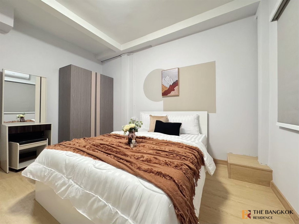รูป House Area Huai Khwang 🏡 รีโนเวทใหม่ มีสระว่ายน้ำส่วนตัว - รูปที่ 8/10