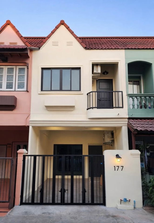 รูป 🔥 ขายทาวน์โฮม 2 ชั้น หมู่บ้านปรีชา 8 หัวหมาก–บางกะปิ รีโนเวทใหม่ 120 ตร.ม. ใกล้รามคำแหง–พระราม 9 เริ่ม 3 ล้านต้นๆ - รูปที่ 1/11