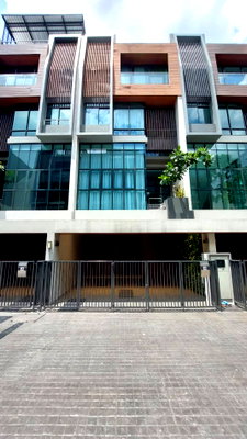 Townhouses for rent J Avenue Thonglor : 💥CP-10303💥 For rent: 4-story townhome in The Park Lane 22 project. 👉Add Line @rentbkk