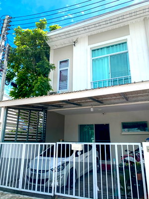 ทาวน์โฮม วิทยาลัยเทคนิคปทุมธานี : ขายบ้านมุม Sena Village Tiwanon–Bangkadi เมืองปทุมธานี 3 นอน 2 น้ำ ใกล้นิคมบางกะดี พร้อมอยู่ เพียง 2.9 ล้าน
