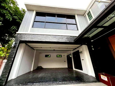 ขายบ้านเดี่ยว : ขายด่วน บ้านเดี่ยว 2ชั้น หมู่บ้านเศรณีคาซ่า ดอนเมือง ที่ดินรวม 55.80 ตร.วา บรรยากาศดี เดินทางสะดวก สนใจติดต่อ สุเมธ 061-949-8888