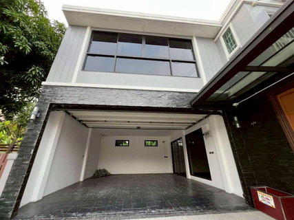 ขายด่วน บ้านเดี่ยว 2ชั้น หมู่บ้านเศรณีคาซ่า ดอนเมือง ที่ดินรวม 55.80 ตร.วา บรรยากาศดี เดินทางสะดวก สนใจติดต่อ สุเมธ 061-949-8888