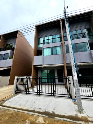 ทาวน์โฮมให้เช่า : 🏡✨ ให้เช่าทาวน์โฮม 3 ชั้น บ้านกลางเมือง พระราม 9 – กรุงเทพกรีฑา ✨🏡