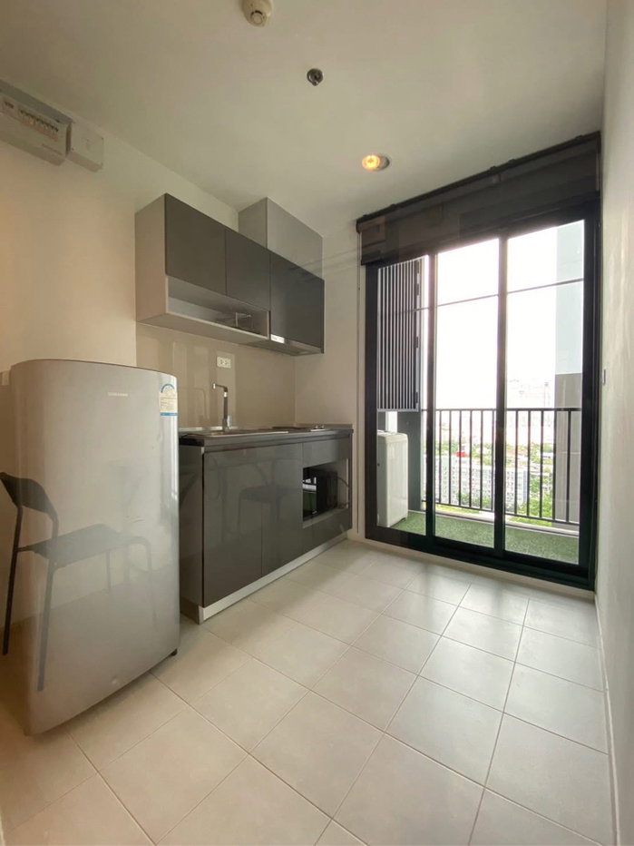 picture Debura By Sansiri, located at Phran Nok intersection, offers beautiful rooms with pool views. - 6/11