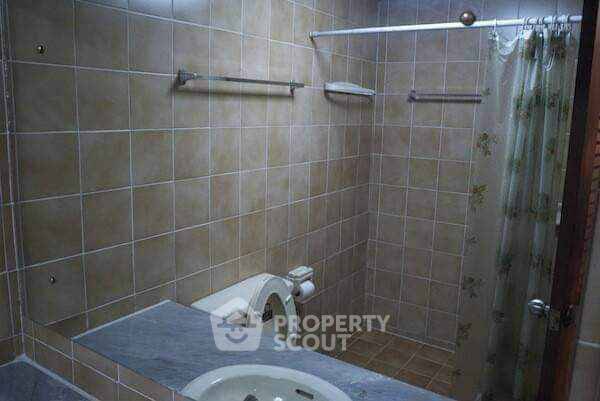 รูป คอนโด 2 ห้องนอน 93 ตร.ม. ขาย ที่ ซัน พาเลซ คอนโดมิเนียม บางกะปิ (ID 2334324) - รูปที่ 3/9