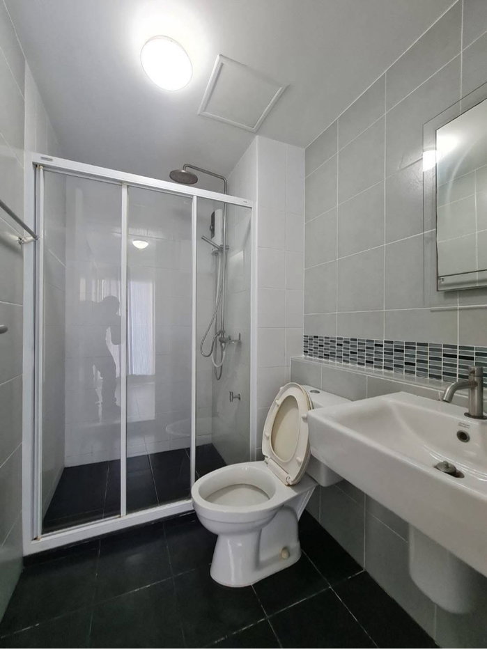 picture Debura By Sansiri, located at Phran Nok intersection, offers beautiful rooms with pool views. - 9/11