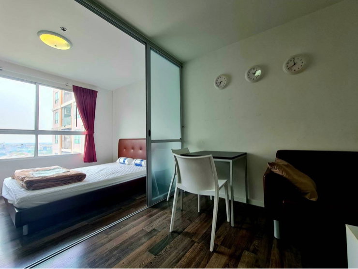 picture Debura By Sansiri, located at Phran Nok intersection, offers beautiful rooms with pool views. - 10/11