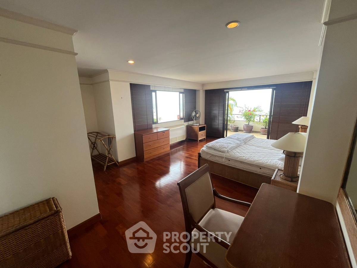 picture 3-BR 228 Sqm Condo For Rent, Royal Garden Tower, Hua Hin City (ID 2109362) - 23/32