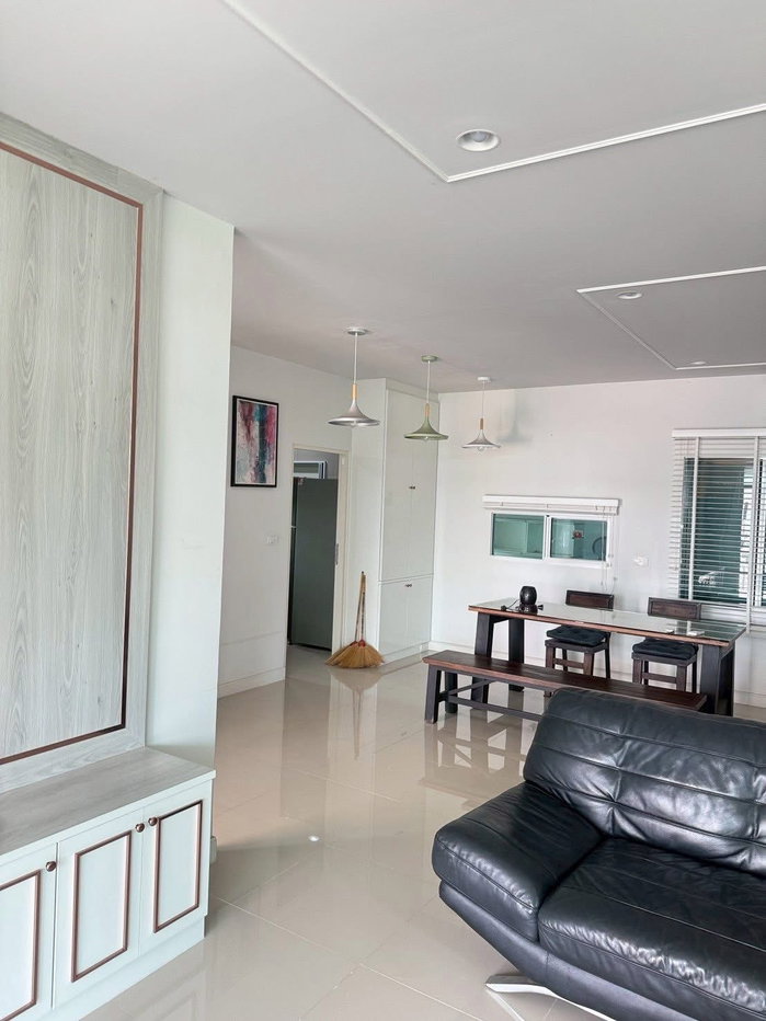 รูป 🏡✨ ปล่อยเช่าบ้านเดี่ยวหรู บุราสิริ ปัญญาอินทรา 4 ห้องนอน 3 ห้องน้ำ พร้อมอยู่ หิ้วกระเป๋าเข้าอยู่ได้เลย! ✨🏡 - รูปที่ 8/20