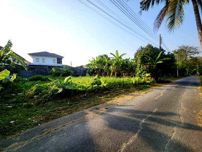 Land for sale Nawamintrachinuthit Benjamarachalai School : Urgent Sale: Vacant Land 50 sq.wah in Soi Sai Mai 64 (O Ngoen)  Beautiful rectangular plot, ready to build immediately.
