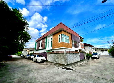 เช่าบ้านเดี่ยว ถนนรัชดาภิเษก : ให้เช่า บ้านเดี่ยวหลังมุม สไตล์โฮมออฟฟิศ | วิภาวดี 20 | ทำเลใจกลางเมือง เหมาะอยู่อาศัยหรือทำสำนักงานส่วนตัว