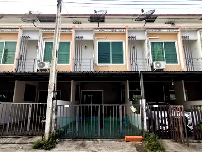 ทาวน์โฮม ชลบุรี : BP00642 ขายทาวน์เฮาส์ หมู่บ้าน สมาร์ทแลนด์ นิวสไตล์ 2 ถนน สายชุมนุมกลาง-สะพานสี่ ตำบล บ่อวิน อำเภอ ศรีราชา จังหวัด ชลบุรี