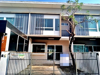 Townhouses for sale Pracha Uthit Road : FOR SALE  TOWNHOUSE PROPERTY  1400000 BAHT.