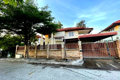Houses for sale TFD Industrial Estate : FOR SALE  HOUSE PROPERTY  3155000 BAHT.
