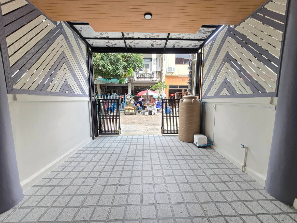 รูป ทาวน์เฮ้าส์2ชั้น รีโนเวทใหม่ หมู่บ้าน ซิลค์วิลเลจ สายไหม54 ทำเลดี เดินทางสะดวก ใกล้สนามบินดอนเมือง - รูปที่ 6/35