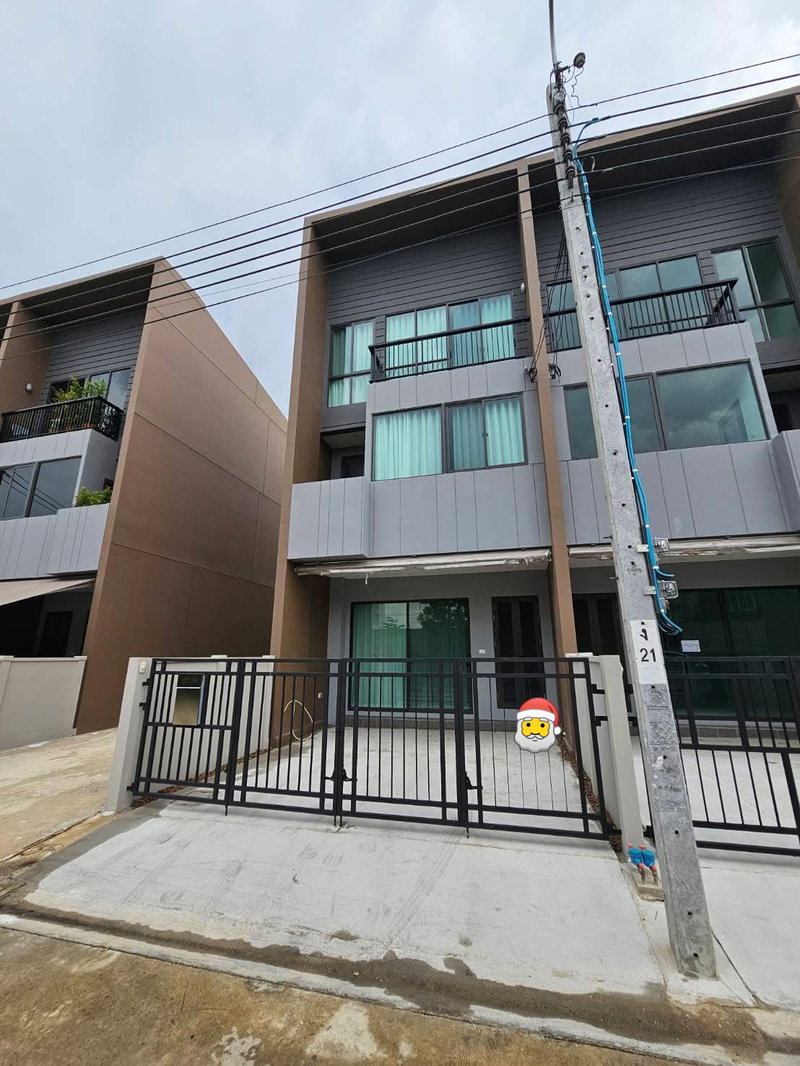 ทาวน์โฮมให้เช่า : 🏡✨ ให้เช่า!ทาวน์โฮม 3 ชั้น บ้านกลางเมือง พระราม 9 - กรุงเทพกรีฑา 3 ห้องนอน 2 ห้องอาบน้ำ บ้านใหม่ หลังมุม หน้าบ้านโล่ง พร้อมเข้าอย