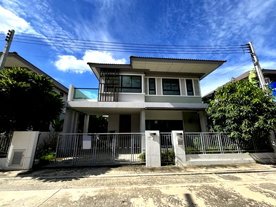 Houses for sale Rojana Industrial Park : FOR SALE  HOUSE PROPERTY  3000000 BAHT.