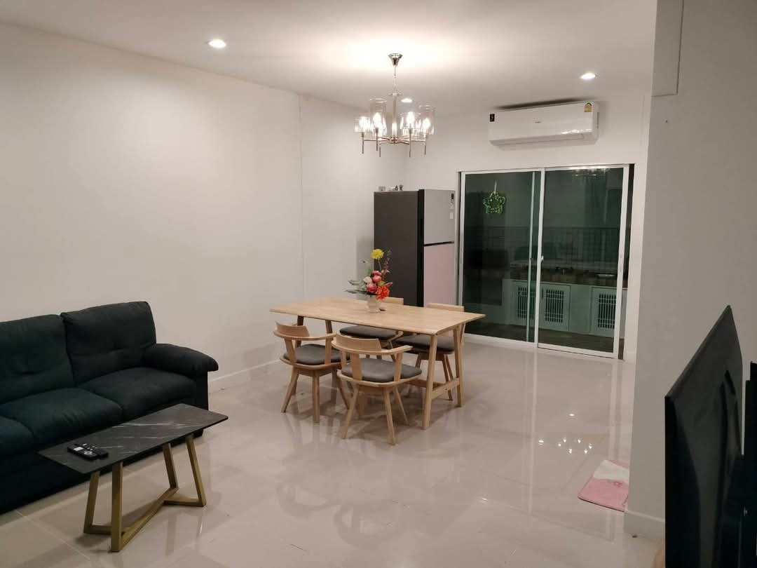 รูป 🏡🩷🍀ขายด่วน!!! บ้านทาวน์เฮ้าส์ 3 ชั้น โครงการสัมมากร อเวนิว สุวรรณภูมิ 4 ห้องนอน 4 ห้องน้ำ 2 ที่จอดรถ เฟอร์นิเจอร์ครบ - รูปที่ 3/41