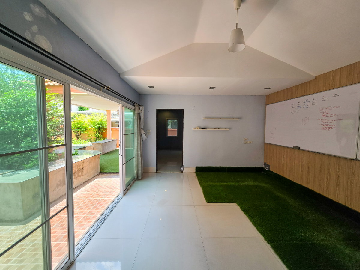 รูป บ้านเดี่ยว หลังใหญ่ พื้นที่เยอะ ตามสภาพ ถ.บึงคำพร้อย มีห้องเยอะมาก - รูปที่ 5/25