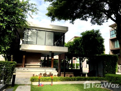 Townhouses for sale Kasetsart University : 3 Bedroom Townhouse for sale at Baan Klang Muang Ratchayothin  1747514