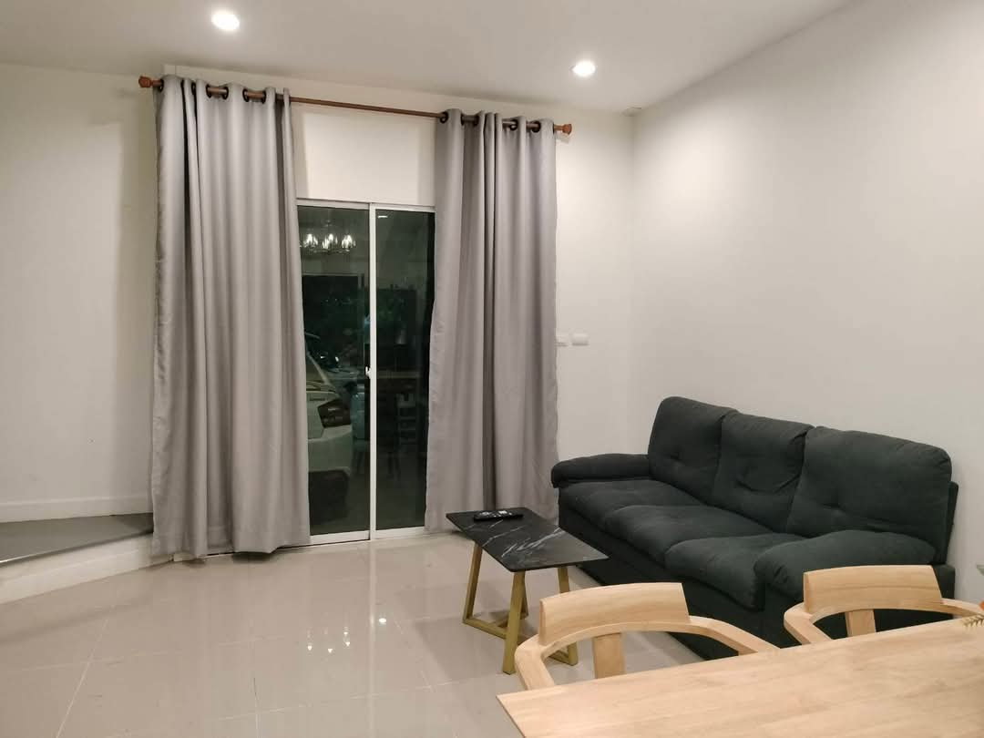 รูป 🏡🩷🍀ขายด่วน!!! บ้านทาวน์เฮ้าส์ 3 ชั้น โครงการสัมมากร อเวนิว สุวรรณภูมิ 4 ห้องนอน 4 ห้องน้ำ 2 ที่จอดรถ เฟอร์นิเจอร์ครบ - รูปที่ 4/41