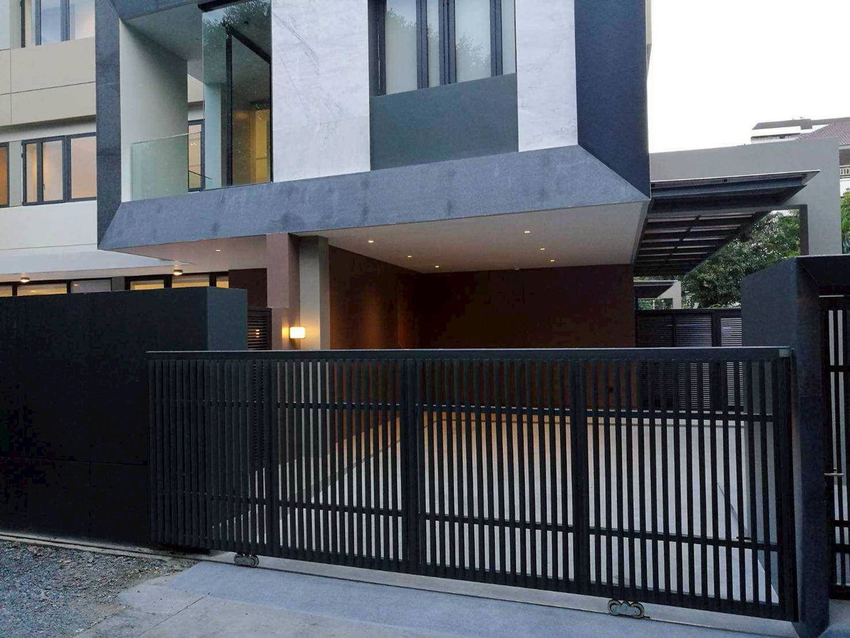 picture LTH14438 – House for Rent | Ekkamai Soi 8 | 127.3 sq.w. | 2 Beds 3 Baths | Near Ekkamai | 230K/Month - 16/17