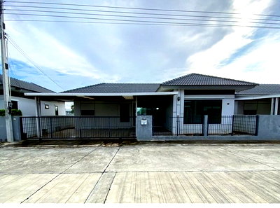 Houses for sale TFD Industrial Estate : FOR SALE  HOUSE PROPERTY  2680000 BAHT.