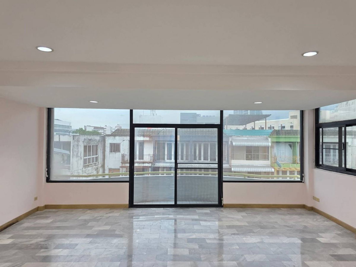 รูป ให้เช่าอาคารพาณิชย์ ทำ Office (6 ชั้น) ใกล้ ม.หอการค้า - รูปที่ 4/13