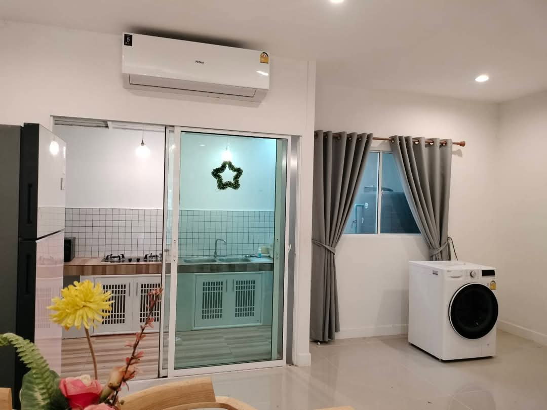 รูป 🏡🩷🍀ขายด่วน!!! บ้านทาวน์เฮ้าส์ 3 ชั้น โครงการสัมมากร อเวนิว สุวรรณภูมิ 4 ห้องนอน 4 ห้องน้ำ 2 ที่จอดรถ เฟอร์นิเจอร์ครบ - รูปที่ 32/41
