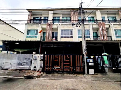 Townhouses for sale Ram Inthra 58 : FOR SALE  TOWNHOUSE PROPERTY  2835000 BAHT.
