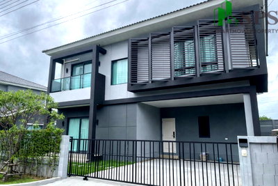 เช่าบ้านเดี่ยว ถนนกิ่งแก้ว : ให้เช่าบ้านเดี่ยว หมู่บ้าน เซนโทร บางนา–กิ่งแก้ว บ้านแต่งสวย พร้อมอยู่ ( SPSEVE1752 )