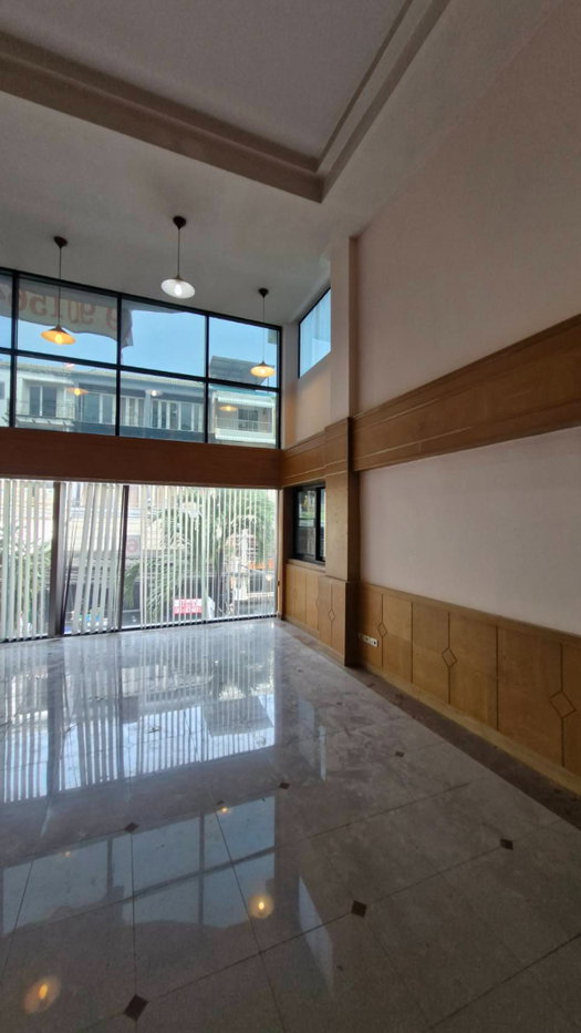 รูป ให้เช่าอาคารพาณิชย์ ทำ Office (6 ชั้น) ใกล้ ม.หอการค้า - รูปที่ 9/13