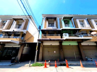 Shophouses for sale Kasetsart University Si Racha Campus : FOR SALE  COMMERCIAL BUILDING PROPERTY  2400000 BAHT.